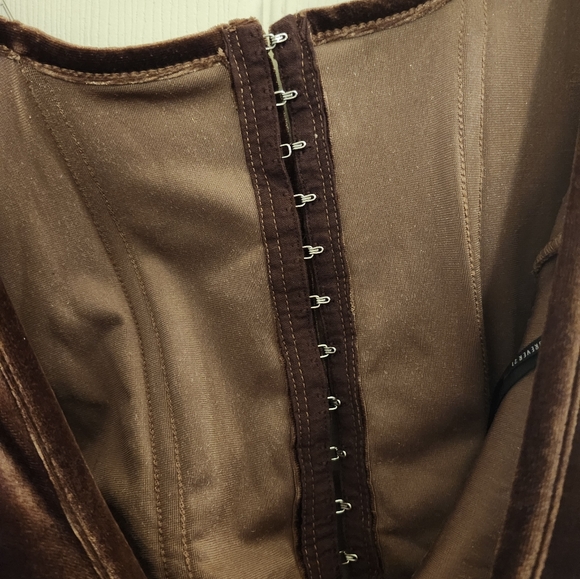 Velvet Cropped Tank Top - Picture 5 of 5